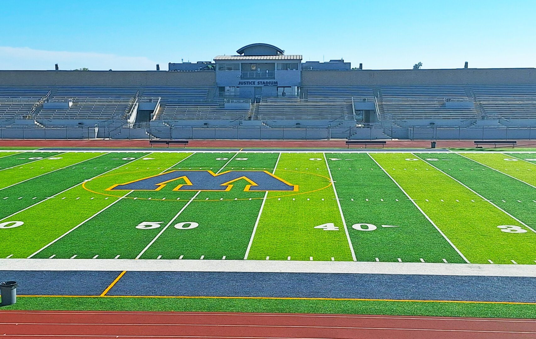 A football field with the numbers m and 4 0 on it.